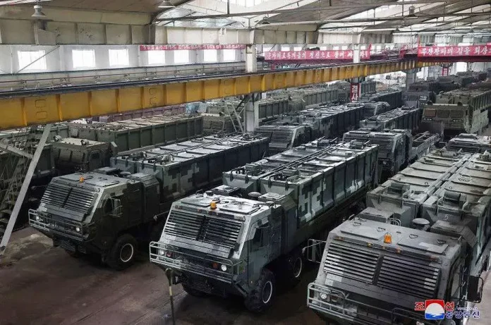 Мобільна версія балістичної ракети КН-24 може бути встановлена ​​на шасі військової вантажівки з двома готовими до пуску ракетами