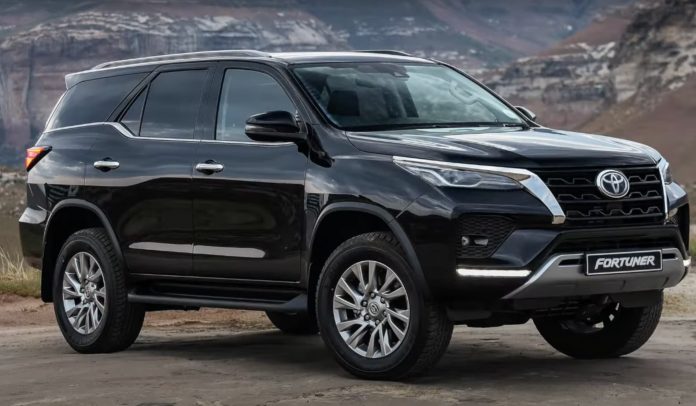 Нове покоління рамного позашляховика Toyota Fortuner: який вигляд воно матиме