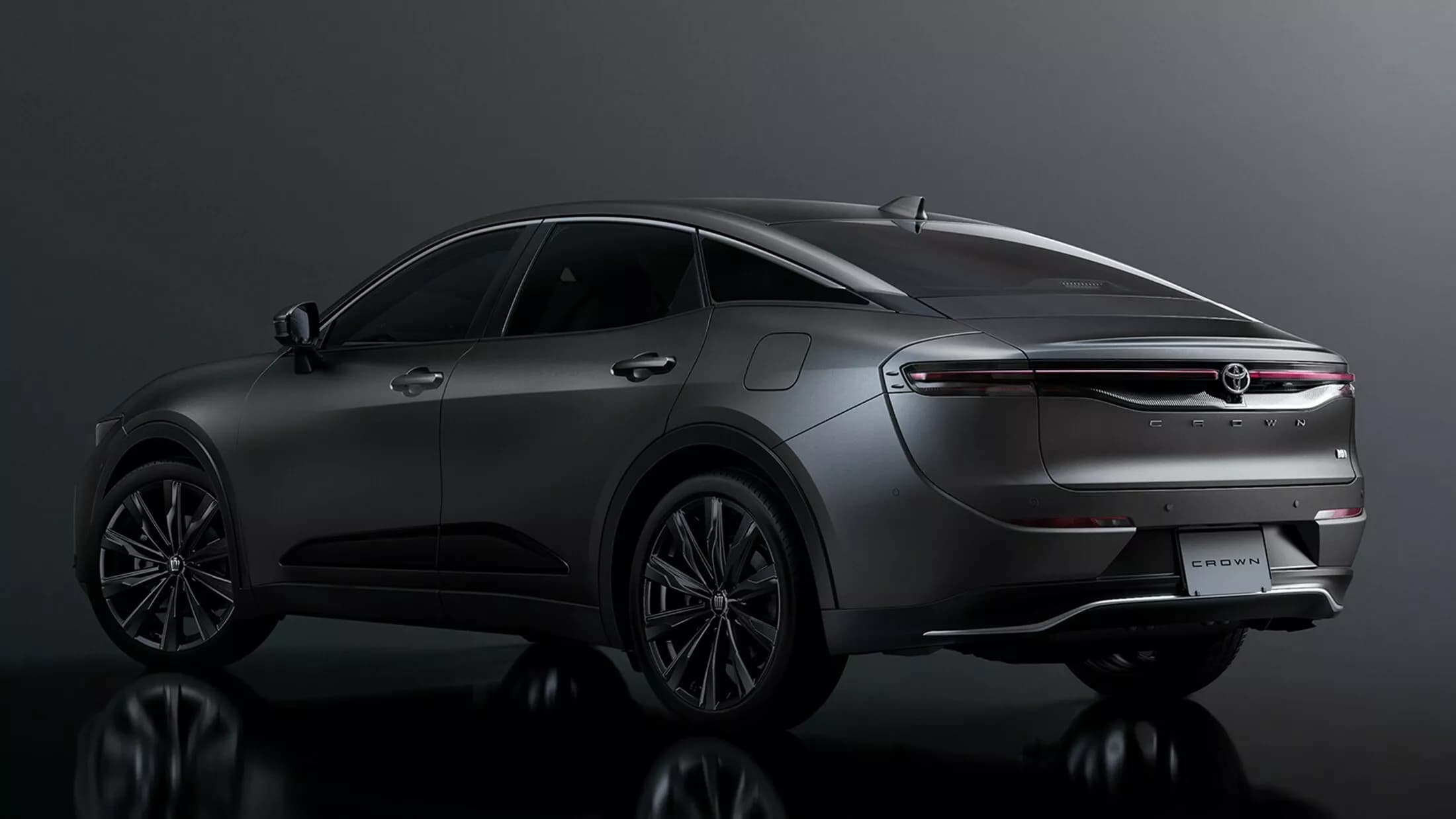 Toyota випустить "заряджену" версію моделі Crown вже цього літа