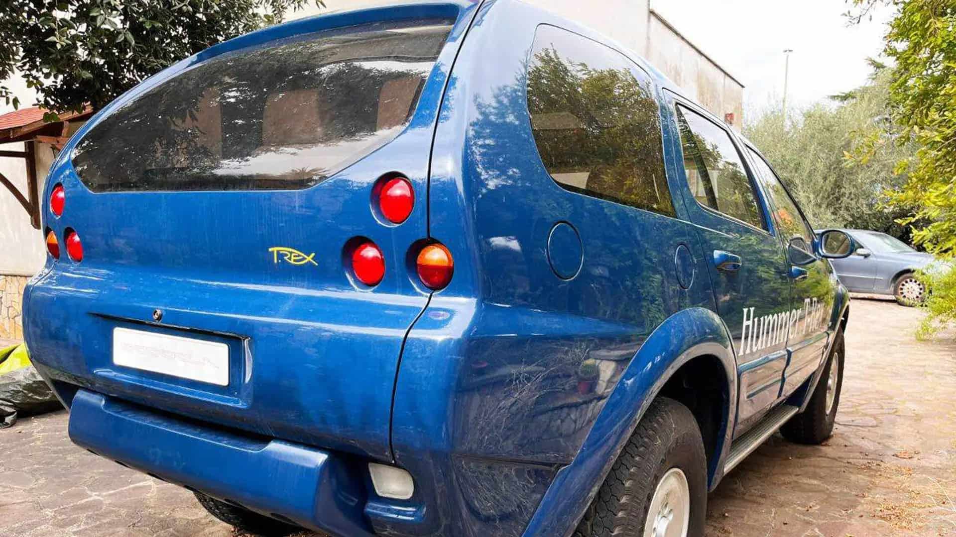 Супер-рідкісний велетенський позашляховик, створений на базі Hummer H1, виставили на продаж