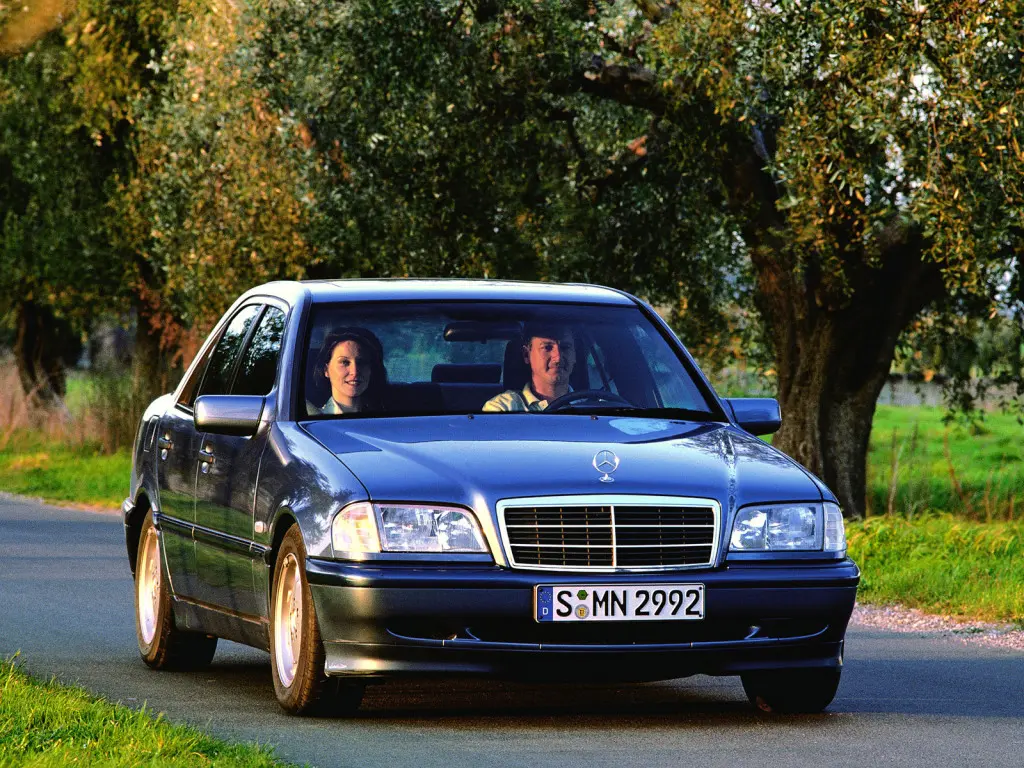 Тепер ви знаєте, чому купувати 30-річний Mercedes - небезпечно: у нього одне слабке місце