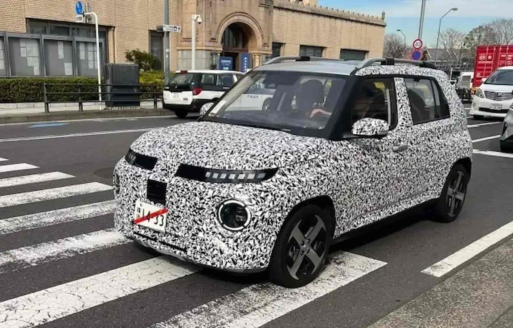 Нова версія найменшого кросовера Hyundai починає скидати камуфляж
