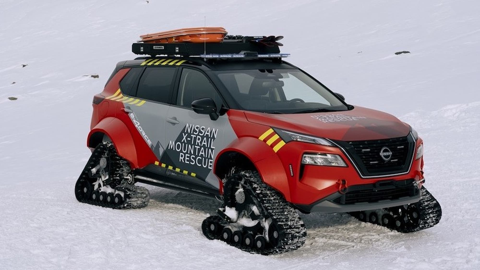 Nissan поставив кросовер X-Trail на гусениці і відправив рятувати людей