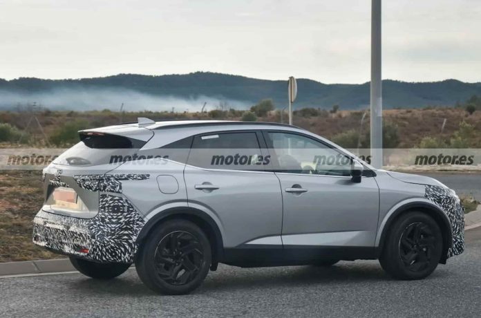 Оновлений Nissan Qashqai показався на найвідвертіших фотографіях