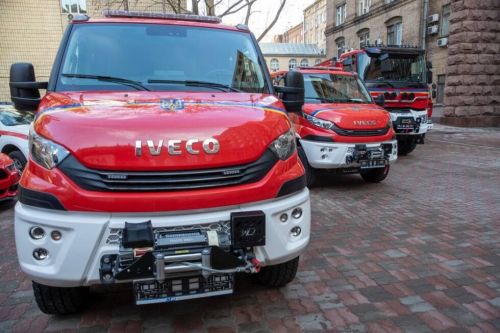 Київські ДСНС отримали 5 сучасних машин від партнерів