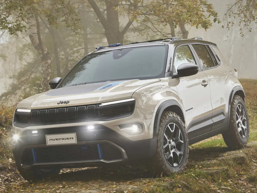 Jeep випустить компактний Avenger із "м'яким" гібридом і повним приводом