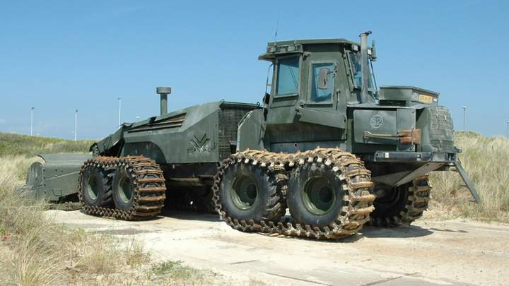 ЗСУ отримали потужний шведський розміновувач з двигуном John Deere