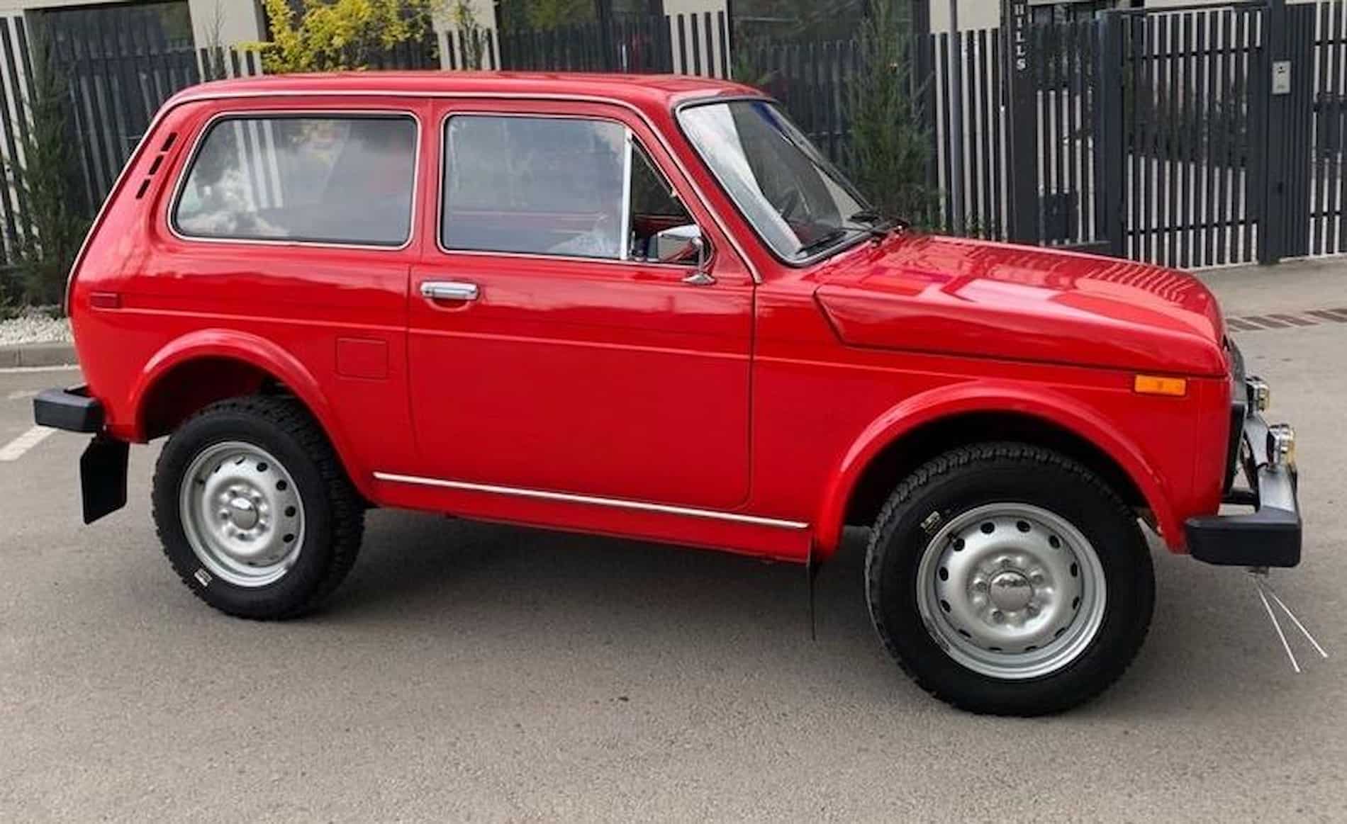 У Німеччині за 450 000 грн продають ідеальну 32-річну Lada Niva