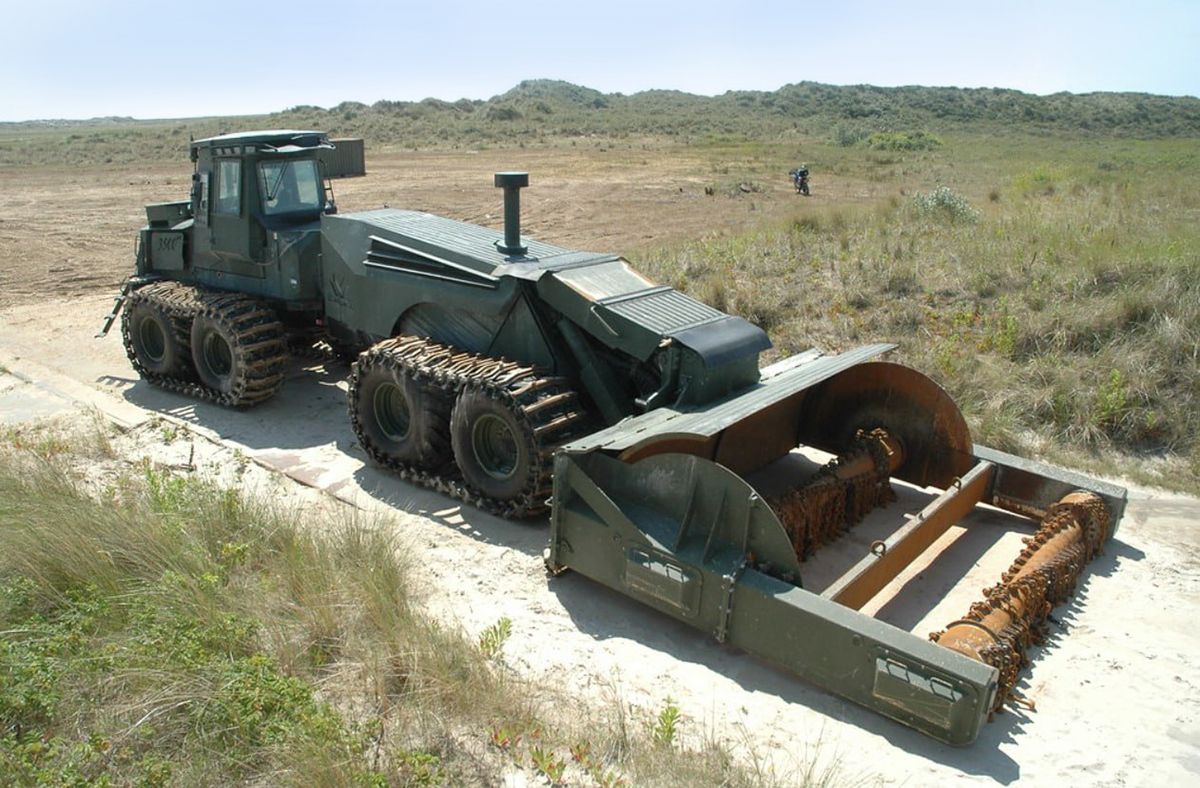 ЗСУ отримали потужний шведський розміновувач з двигуном John Deere