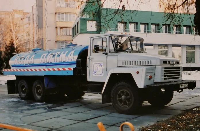 Столичні комунальники використовують «вічну» спецтехніку: історія машин КрАЗ