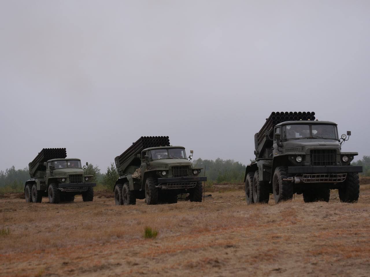 За іранською технологією: в Білорусі вручну складають 122-мм снаряди дальністю 40 км