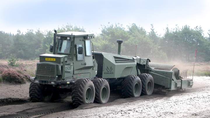 ЗСУ отримали потужний шведський розміновувач з двигуном John Deere