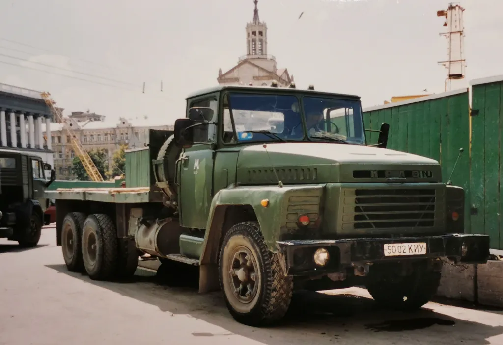 Столичні комунальники використовують «вічну» спецтехніку: історія машин КрАЗ