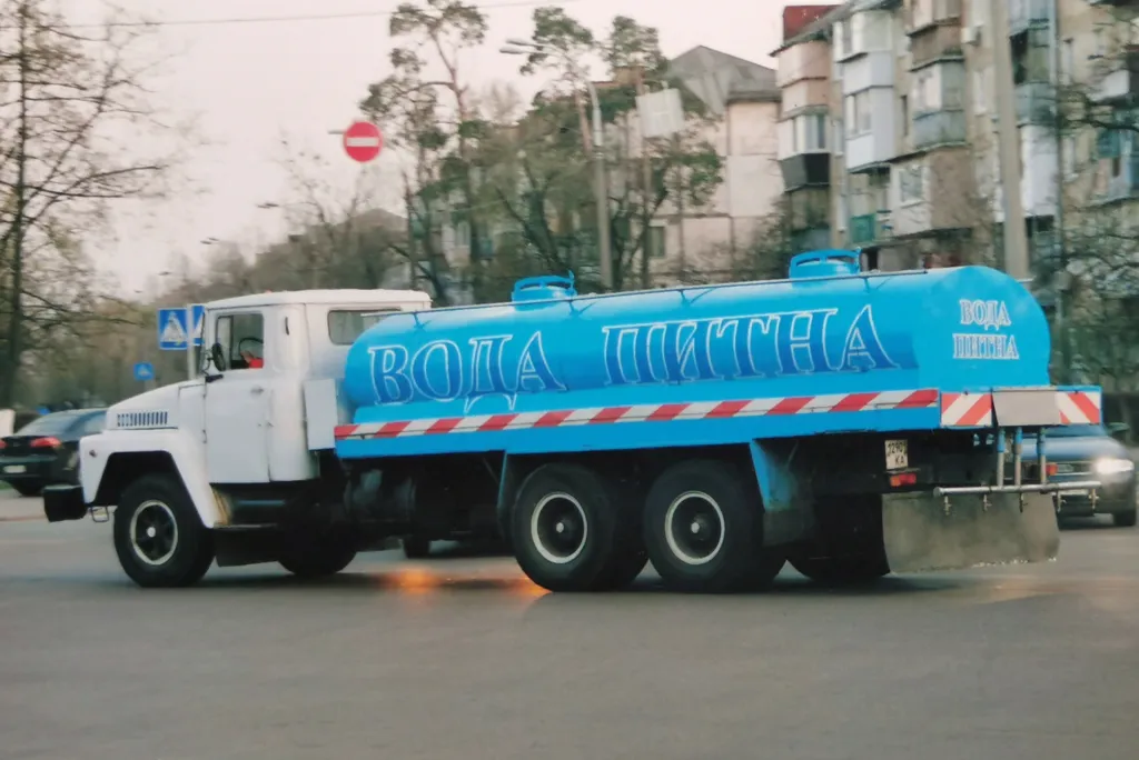 Столичні комунальники використовують «вічну» спецтехніку: історія машин КрАЗ