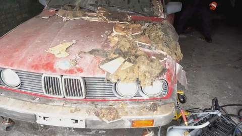 Як майстри відновили 30-річний BMW 3 серії: відео