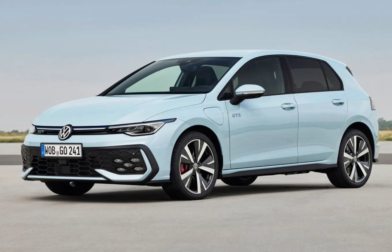 Volkswagen Golf показали після рестайлінгу: на честь 50-річчя модель отримала зміни та подорожчала