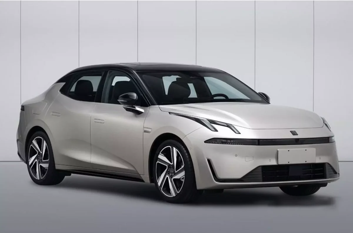 Компанія Geely готує дешевого "вбивцю" Toyota Camry з економічним мотором і повним приводом