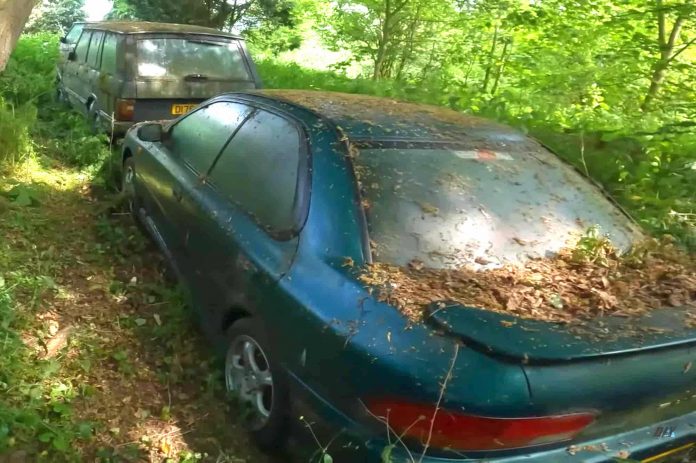 Що стало з кинутими в лісі на багато років Range Rover і Subaru Impreza (відео)