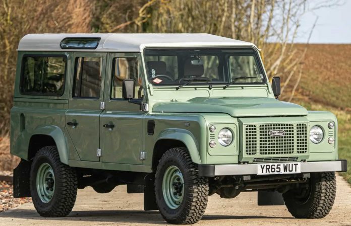 Land Rover Defender актора Роуен Аткінсона «Містер Біна»
