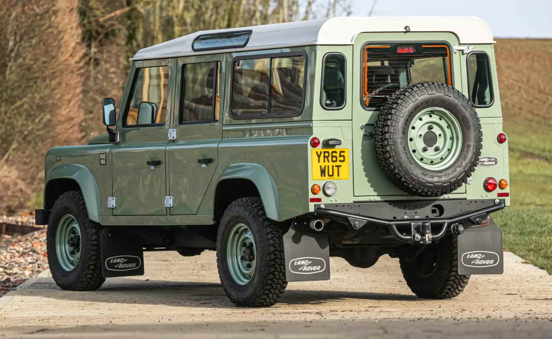 Land Rover Defender актора Роуен Аткінсона «Містер Біна»