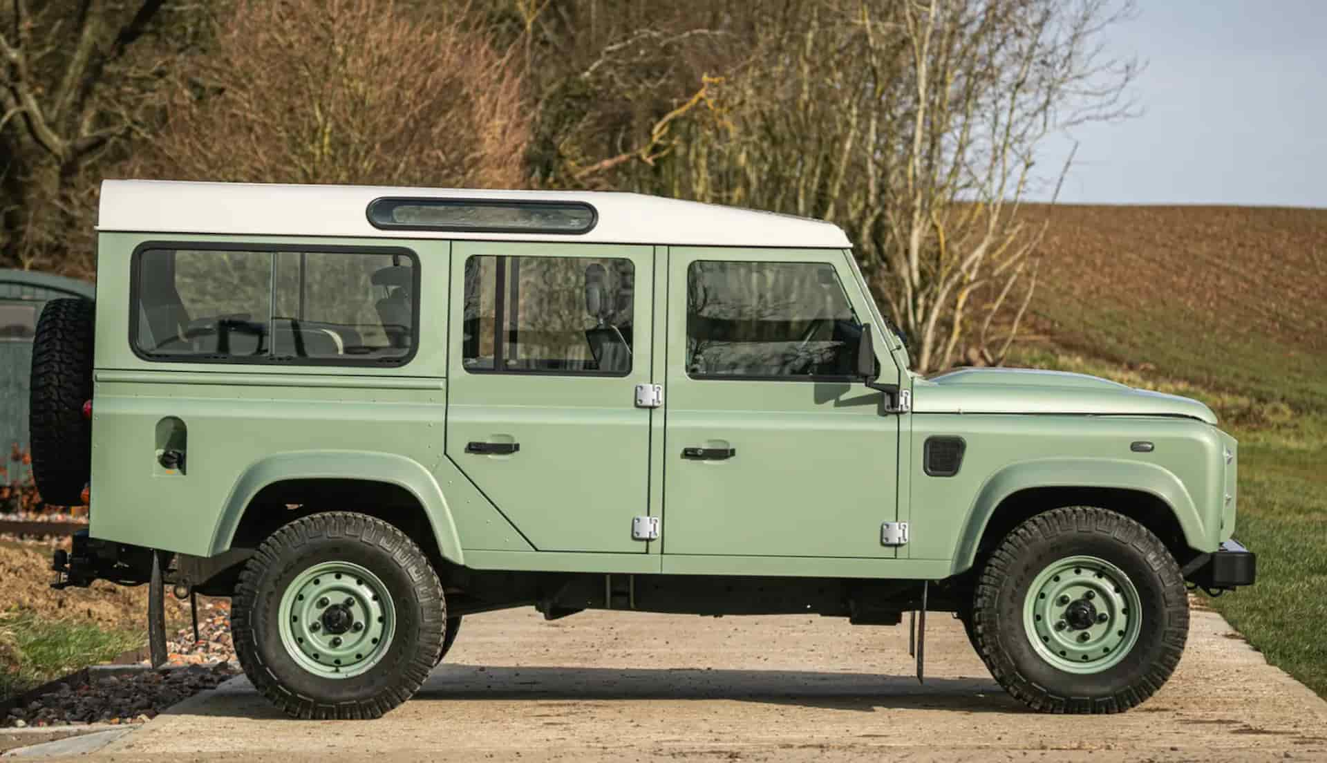Land Rover Defender актора Роуен Аткінсона «Містер Біна»