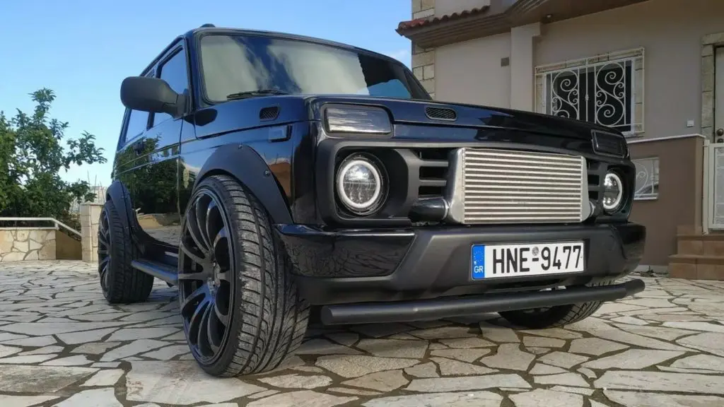 Мужик із Греції показав "АвтоВАЗу" Ниву, якої ще не було: у неї 300-сильний мотор і деталі від Porsche