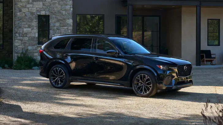 Компанія Mazda виводить на ринок абсолютно новий кросовер з унікальними характеристиками
