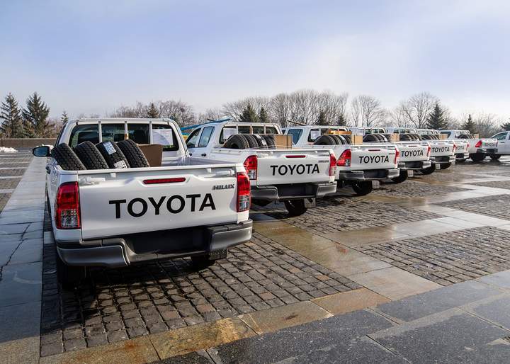 Нові Toyota Hilux передані Силам оборони України для гуманітарного розмінування