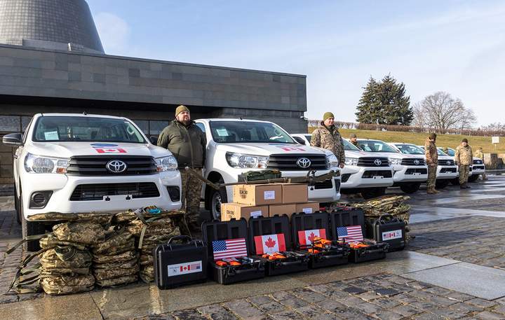 Нові Toyota Hilux передані Силам оборони України для гуманітарного розмінування