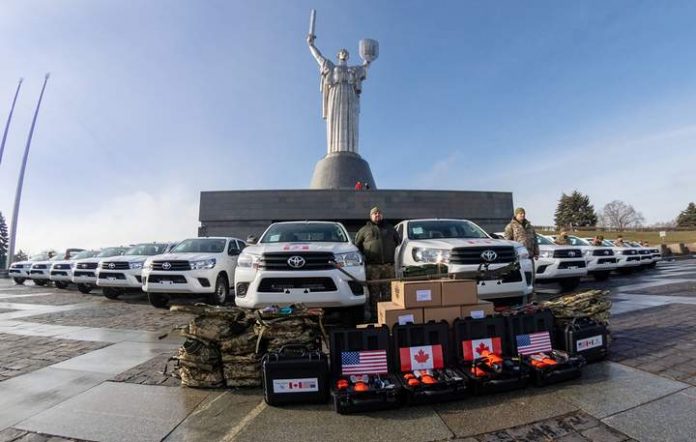 Нові Toyota Hilux передані Силам оборони України для гуманітарного розмінування