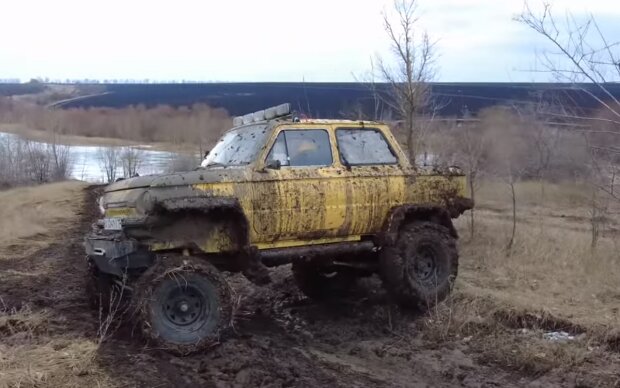 Справжній американський позашляховик: гаражні майстри модернізували “Запорожець”