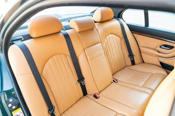Седан BMW з 2000-х продали за 98 000$: історія капсули часу