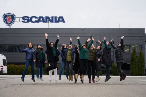 Водійка вантажівки: компанія Scania навчає жінок нової професії