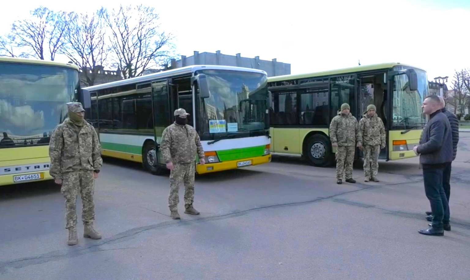 Німеччина передала Силам спеціальних операцій 15-ти метрові автобуси Setra