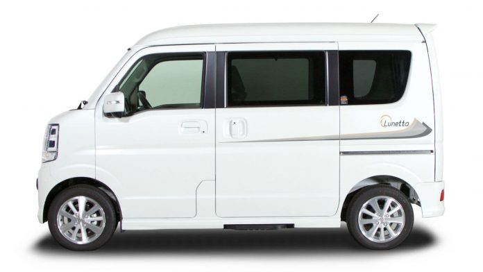 Крихітний Suzuki Every перетворили на міні-готель на колесах