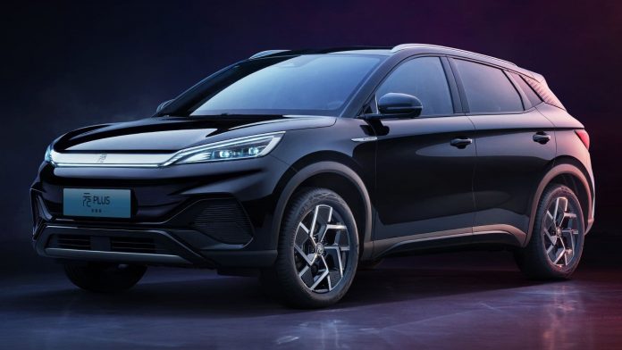 Кросовер BYD Atto 3, який хочуть почати продавати в Україні, отримав довічну гарантію