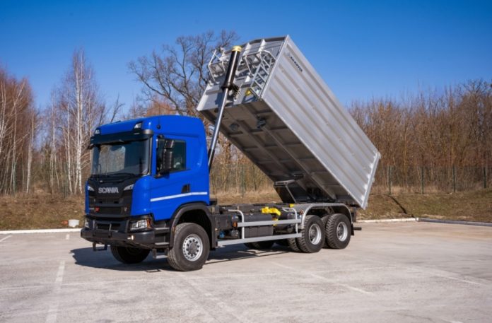 Ідеальна машина для аграріїв: в Україну приїхав зерновоз Scania 6x6