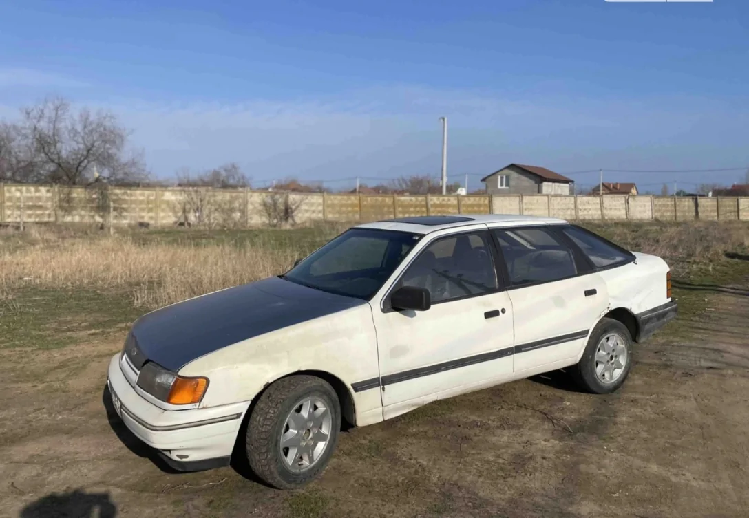 Раритетний Ford Scorpio 80-х років перетворили на електрокар: в Одесі продають унікальний хетчбек