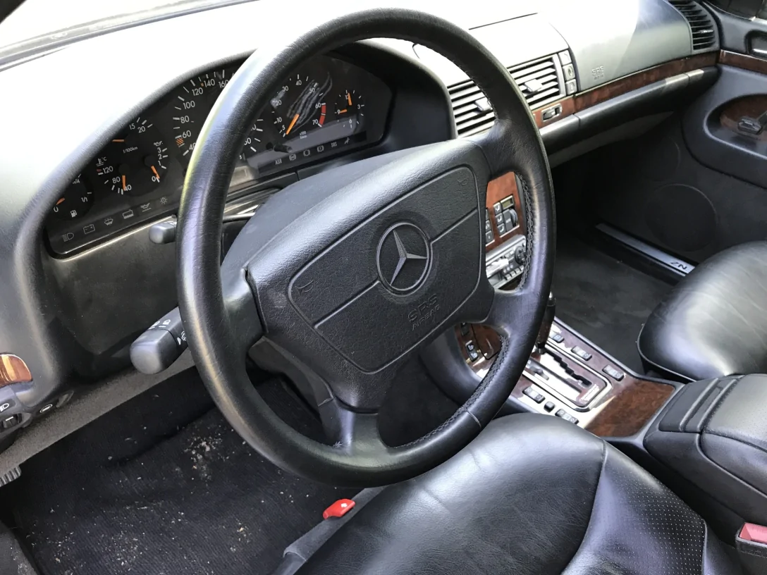Броньований Mercedes-Benz українського депутата: на яких автомобілях їздили у 90-х