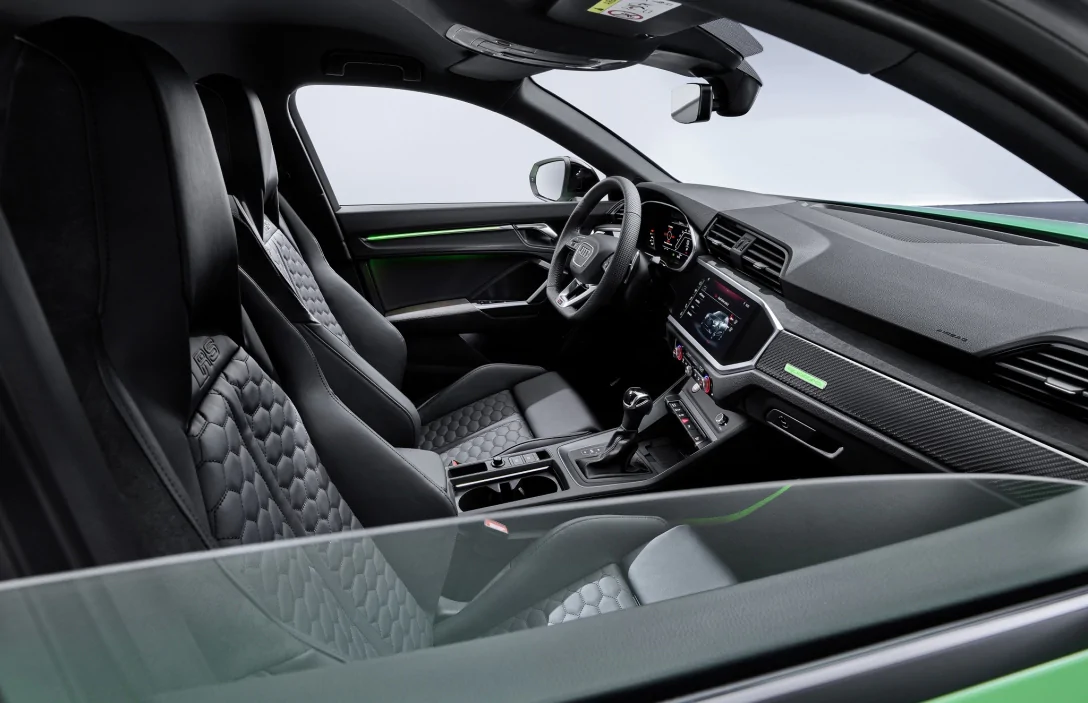  Аж очі виїдає: в столиці помітили унікальну Audi RS Q3 за 60 000 євро