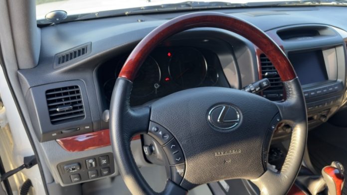 Потужний 16-ти річний Lexus з пробігом 34 тисячі кілометрів шукає нового власника