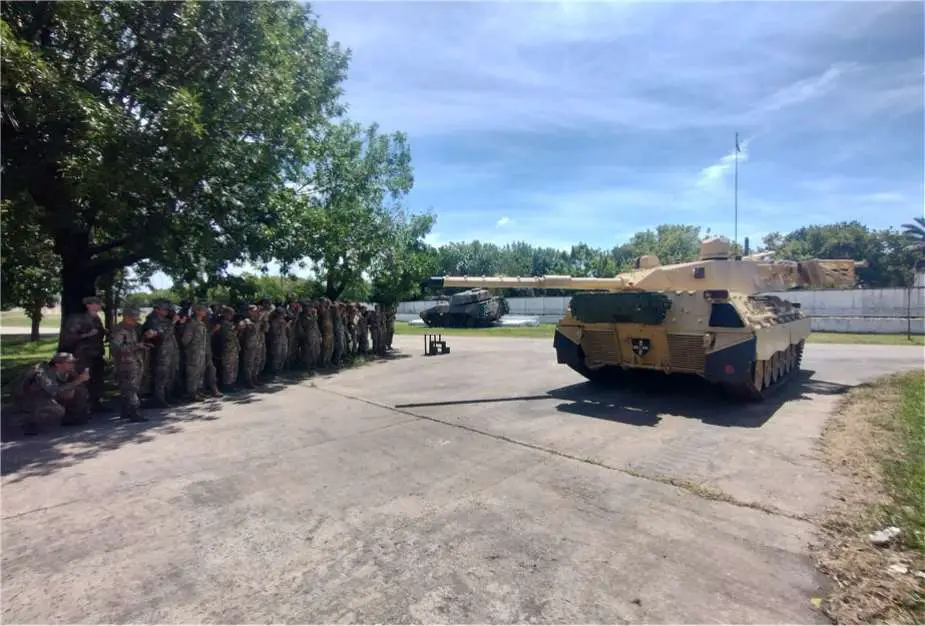 Курсанти аргентинської армії вивчають модернізацію TAM 2C