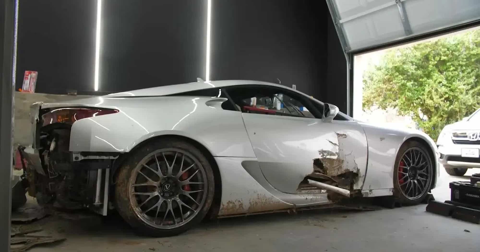 Ремонт Lexus LFA обійдеться власнику в 500 тисяч доларів