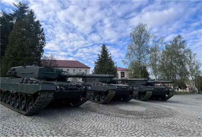 Загалом Чехія отримала від Німеччини 28 бойових танків Leopard 2A4
