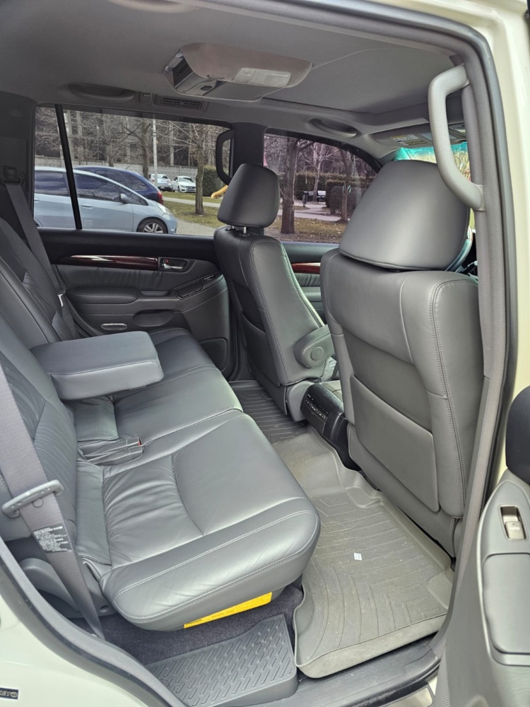 Потужний 16-ти річний Lexus з пробігом 34 тисячі кілометрів шукає нового власника