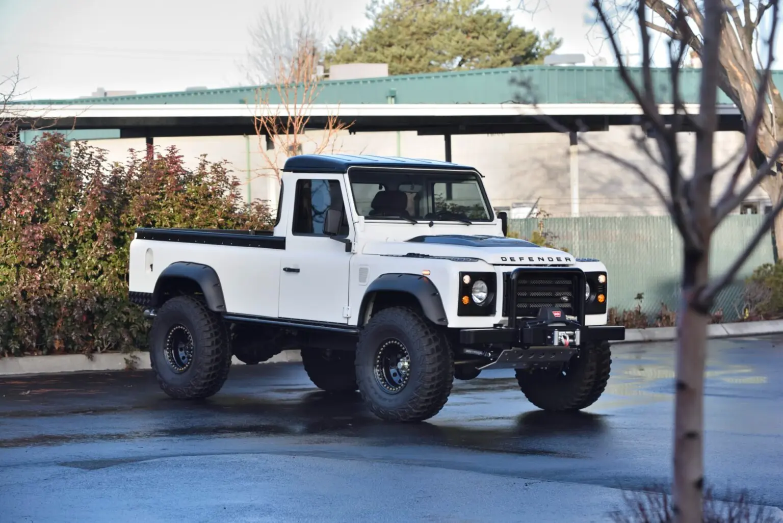 На продаж виставили оригінальний пікап, побудований на базі Land Rover Defender