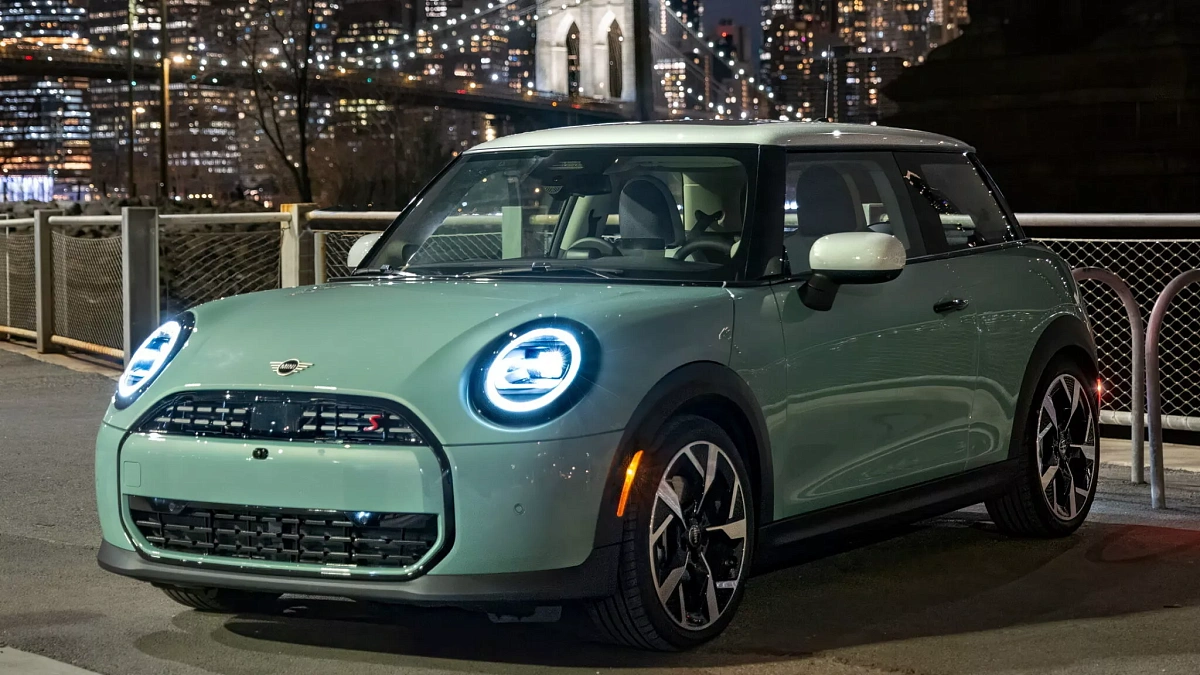 Mini позбавила 2-дверний Cooper S "механіки", але додала потужності мотору
