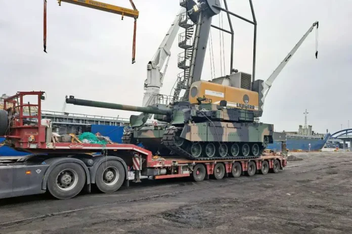 З 12 по 20 березня в порт Гдині було послідовно доставлено 18 танків K2