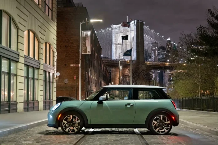 Mini позбавила 2-дверний Cooper S 