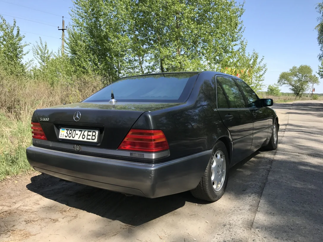 Броньований Mercedes-Benz українського депутата: на яких автомобілях їздили у 90-х